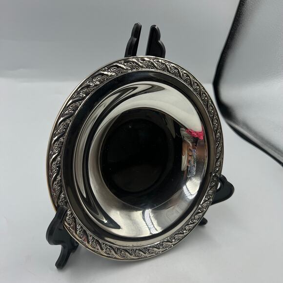 Vintage WM Rogers & Sons Round Silver Plated Serving Tray Spring Flowers #2048 - Picture 8 of 10